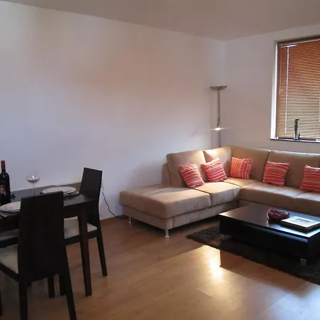 Phoenix I Alexander Services Apartamento